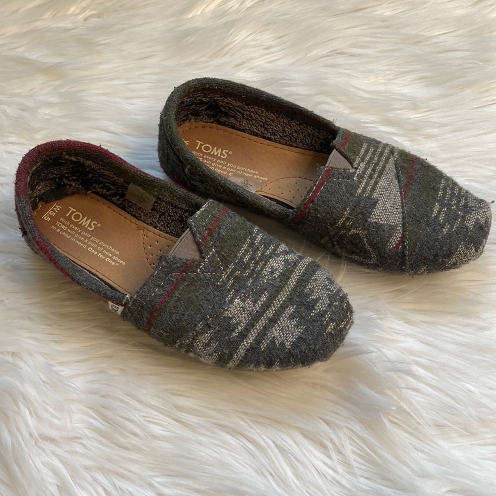 Tom’s Fleece Lined Flannel Shoes, 5.5